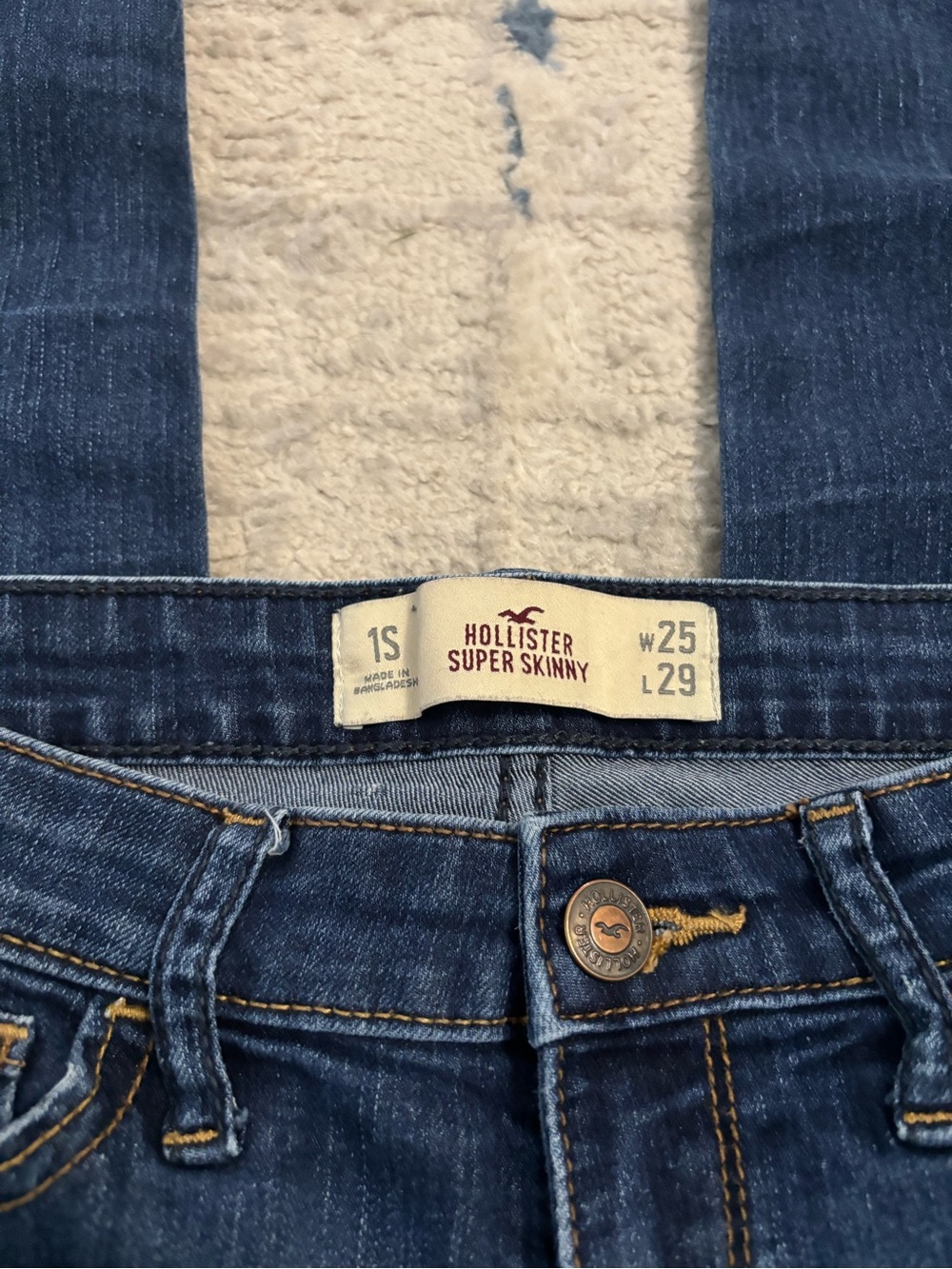 Hollister Super Skinny Jeans in blue with gold stitching